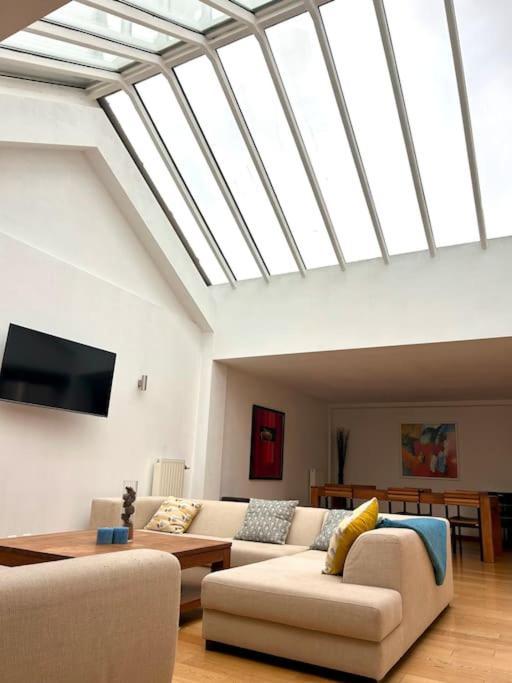 Down Town Spacious Duplex With Private Parking & Game Room Brüssel Exterior foto