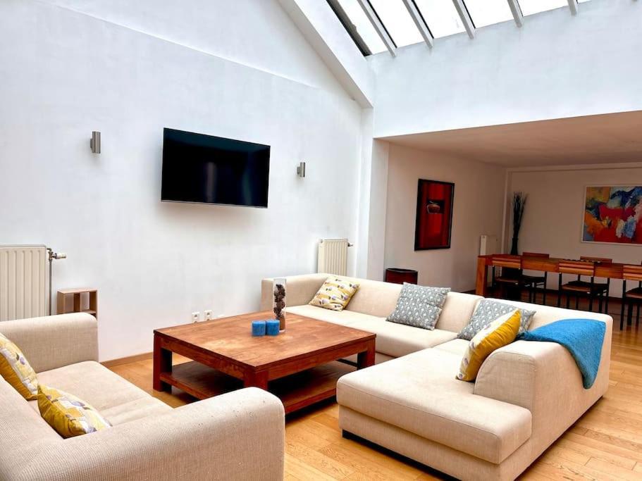 Down Town Spacious Duplex With Private Parking & Game Room Brüssel Exterior foto