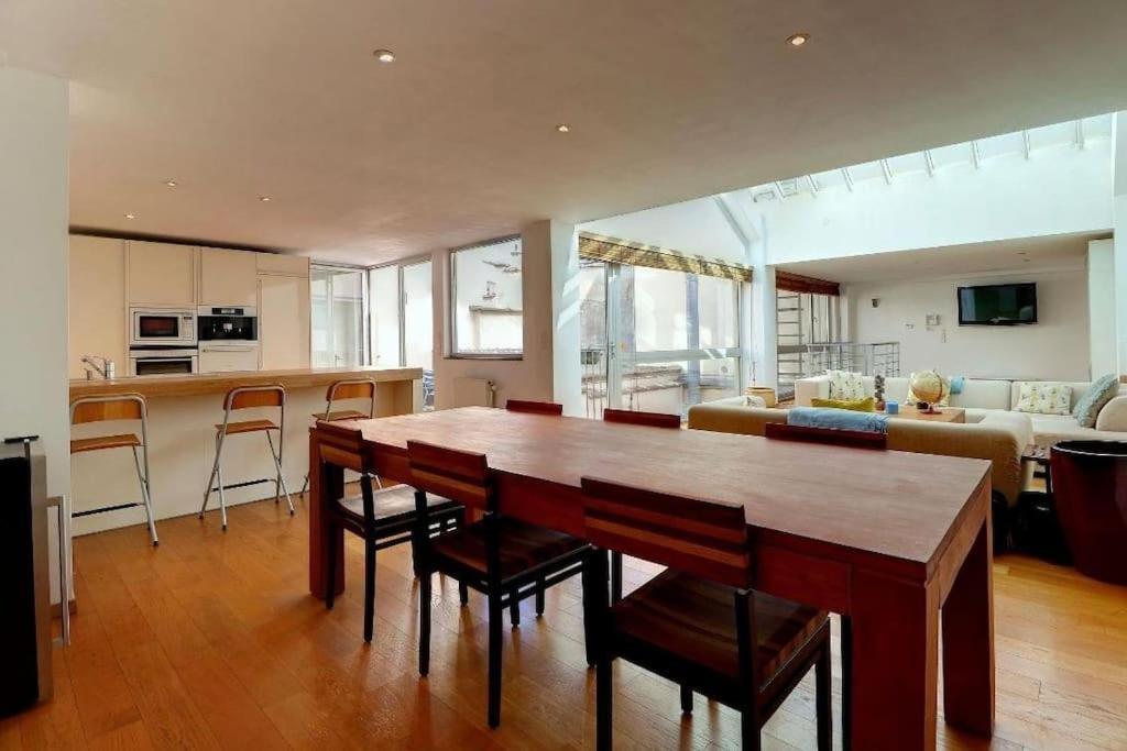 Down Town Spacious Duplex With Private Parking & Game Room Brüssel Exterior foto